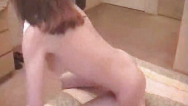 Menakjubkan :  Babe si rambut coklat dengan keldai yang sempurna mendapat terhantuk lucah budak melayu pada buaian Dewasa XXX Video 