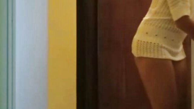Menakjubkan :  Si rambut coklat langsing melayu sex budak sekolah sedang memberikan rawatan mulut yang indah kepada suaminya Dewasa XXX Video 